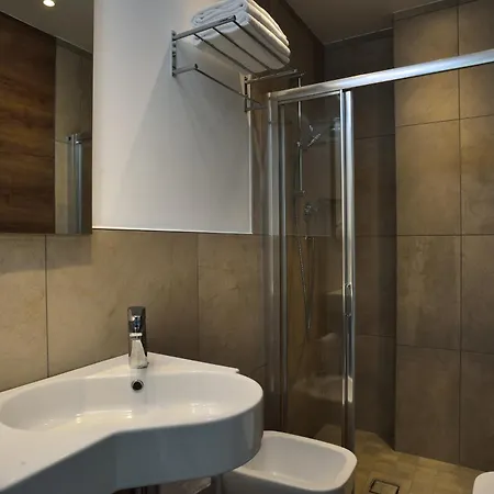 Hotel Embassy &