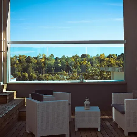 Hotel Embassy &