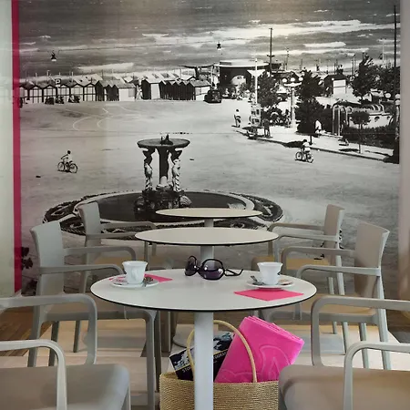 Hotel Embassy &