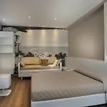 מלון Embassy & 3*