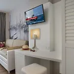 Ξενοδοχείο Embassy & Κατόλικα