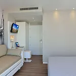Embassy & Ξενοδοχείο
