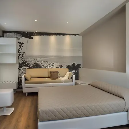 ホテル Embassy & 3*