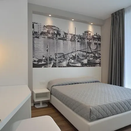 Hotel Embassy &