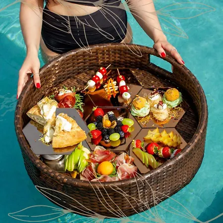 Embassy & 3* カットーリカ