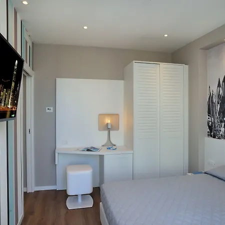 Embassy & 3* カットーリカ