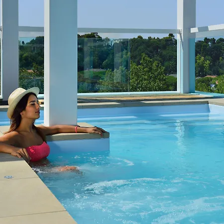 Embassy & ホテル カットーリカ