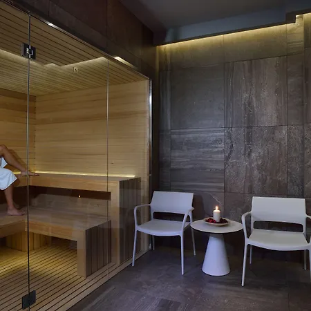 Embassy & 3* カットーリカ