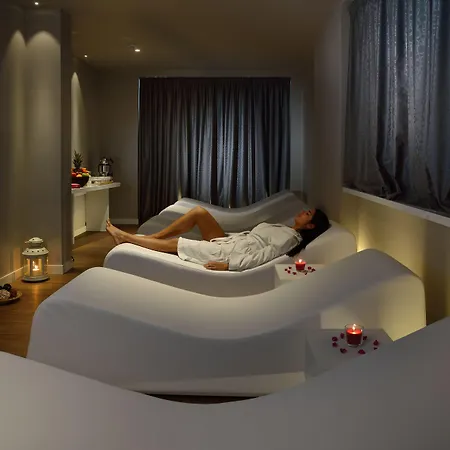 Ξενοδοχείο Embassy & Κατόλικα