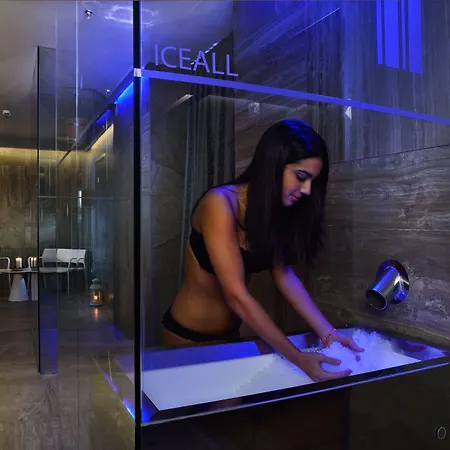 Hotel Embassy &