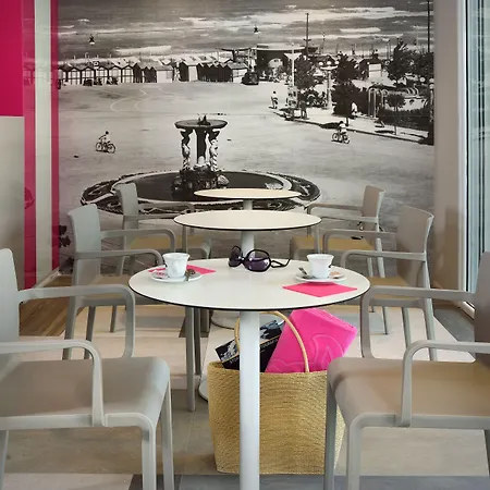 ホテル Embassy & カットーリカ