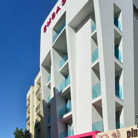 Embassy & ホテル カットーリカ