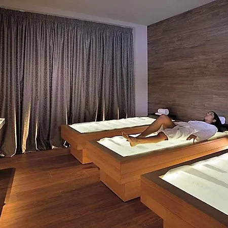 Hotel Embassy &